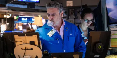 Stocks Rise as SpaceX Shares Begin Trading