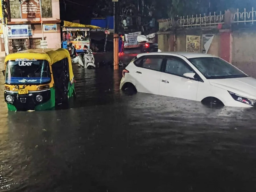 झारखंड में आज फिर बरसेंगे बादल, मानसून के लिए करना होगा इंतजार; रांची में बारिश से सड़कें बनी तालाब