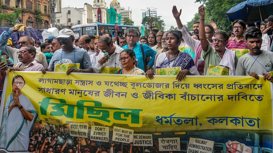Mamata back on the streets as hawker eviction row intensifies