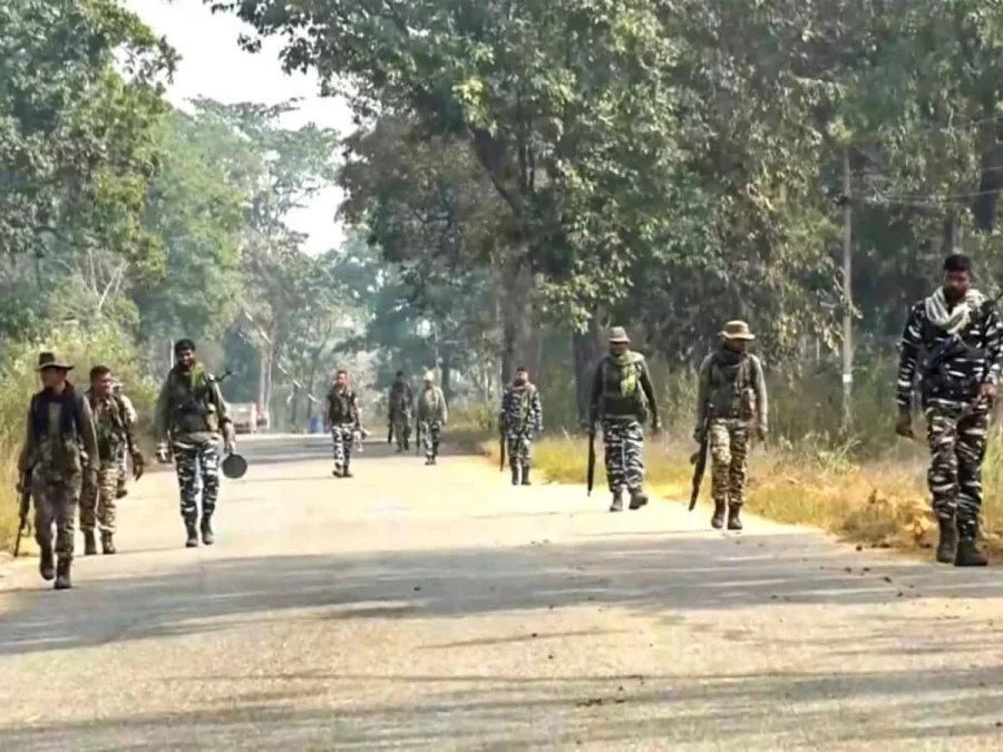 पुलिस की पिस्टल छीनकर भागा PLFI कमांडर श्रवण दास, मुठभेड़ में हुआ घायल; सर्च ऑपरेशन जारी