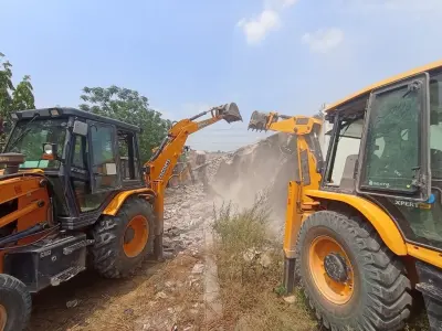रांची में गरजा प्रशासन का बुलडोजर, ढहा दिए गए कई निर्माण; 15 दुकानों को नोटिस भी