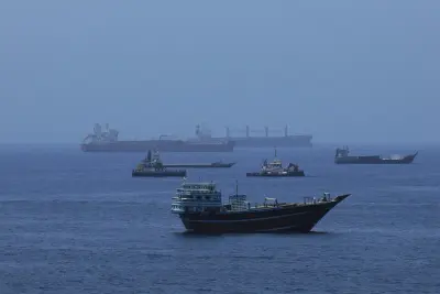 Hormuz route open despite Iran declaration, maritime group says