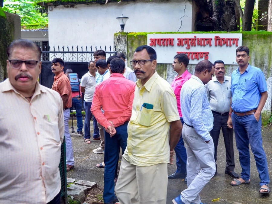 झारखंड में छात्रों के प्रदर्शन के बीच CID का बड़ा ऐक्शन, 18 ठिकानों पर छापेमारी