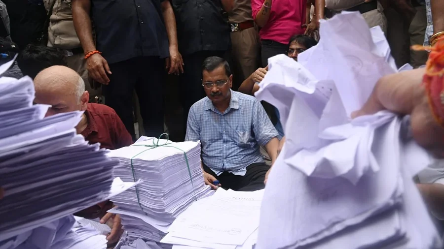 Kejriwal vows to continue protest against E20, seeks mass public support