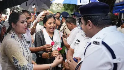 Kolkata: Cong march to Lalbazar halted, marchers protest 'political violence'