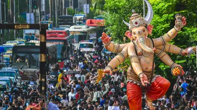 Two killed, five injured as Ganesh idol falls during Mumbai arrival ceremony