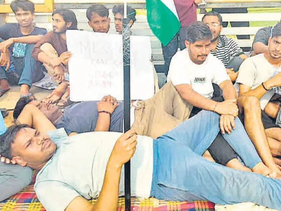 रांची में नया बवाल, अब सेंट्रल यूनिवर्सिटी के छात्र भड़के; भूख हड़ताल पर बैठे