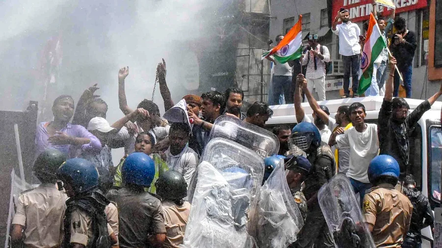 Bihar: BPSC protest turns tense in Patna as students clash with police
