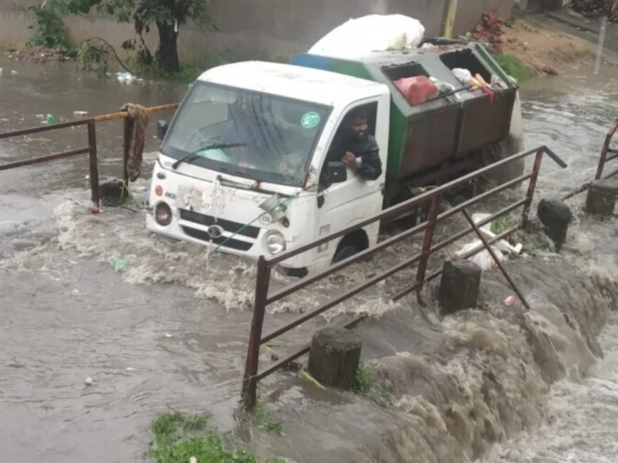 झारखंड में भारी बारिश से हाल बेहाल, तेजी से बढ़ रहा नदियों का जलस्तर; अलर्ट जारी