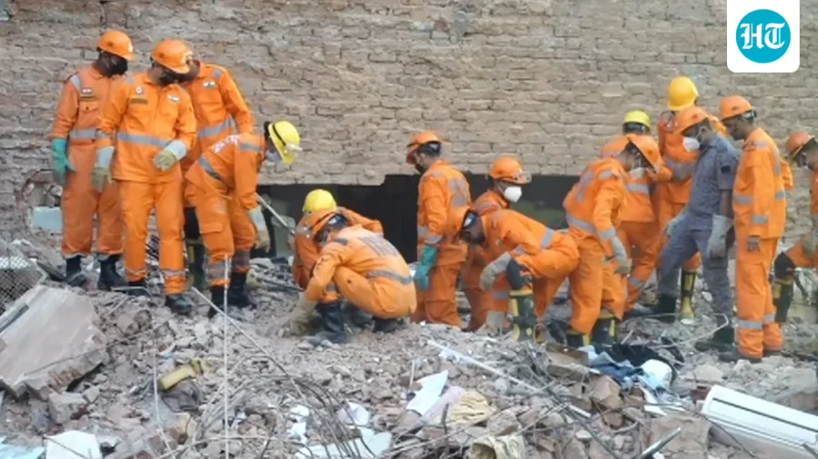 Delhi traffic police issue advisory over Satya Niketan building collapse rescue work