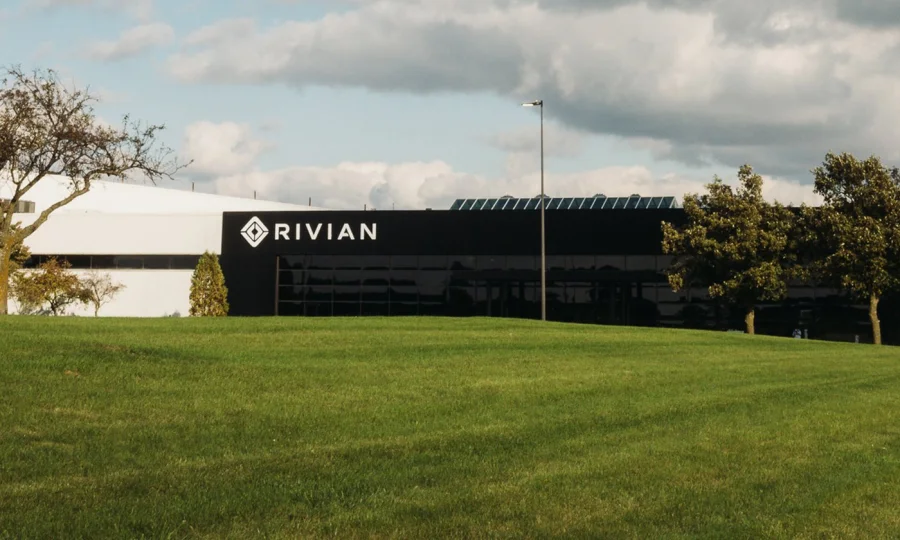 Rivian vs. Lucid: This Stock Is Clearly the Better Buy