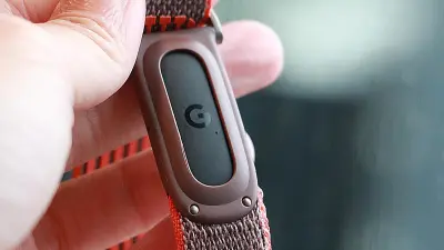 Google's Fitbit Edge leaks out with a screen and Pixel 11 colors